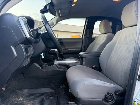 Used 2018 Toyota Tacoma SR5 image 15