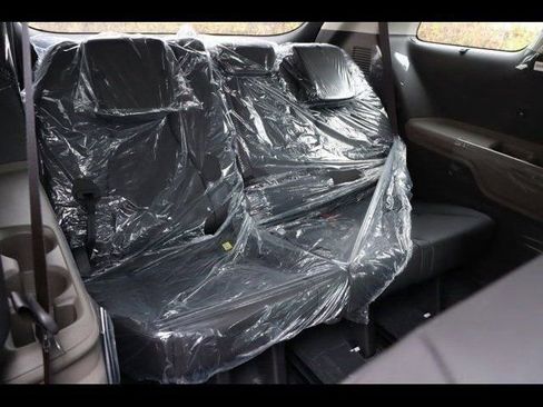 New 2026 Kia Carnival EX image 24