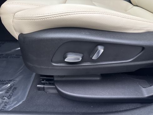 Used 2018 Cadillac XT5 Premium Luxury FWD image 22