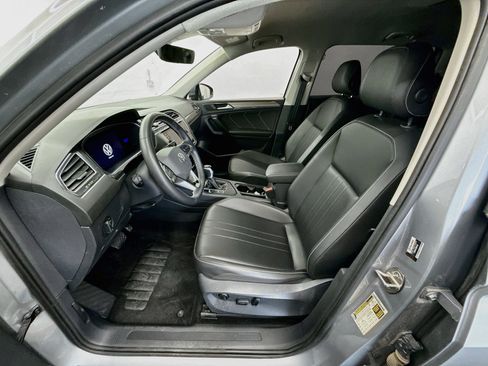 Used 2024 Volkswagen Tiguan SE FWD image 13