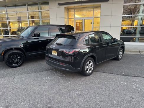 Used 2023 Honda HR-V LX image 4