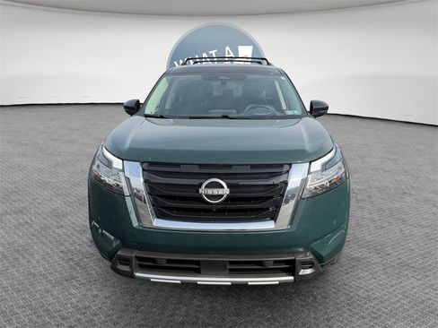 Used 2023 Nissan Pathfinder Platinum image 9