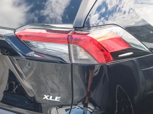 Used 2022 Toyota RAV4 XLE Premium FWD image 15