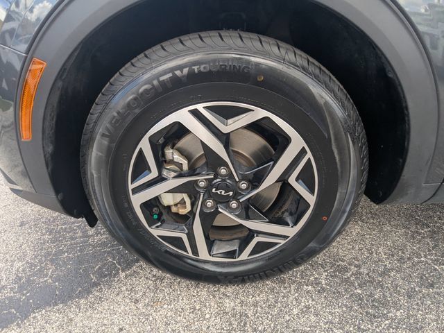 Certified 2024 Kia Sportage LX FWD image 11