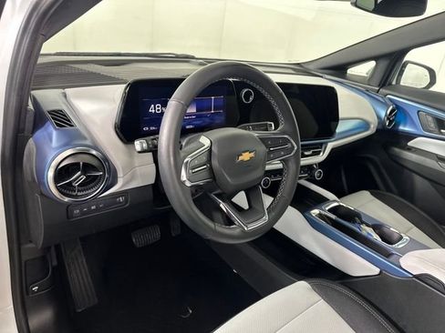 Used 2025 Chevrolet Equinox EV LT w/ Convenience Package image 13