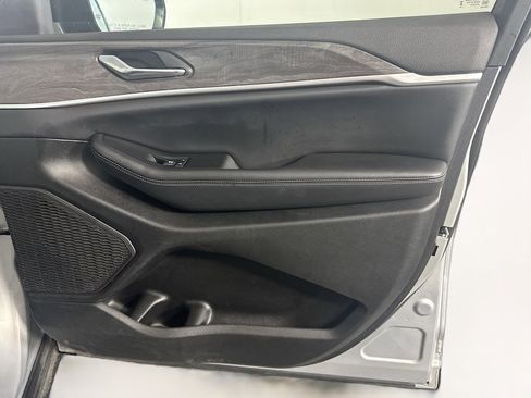 Used 2024 Jeep Grand Cherokee L Limited w/ Luxury Tech Group II image 36