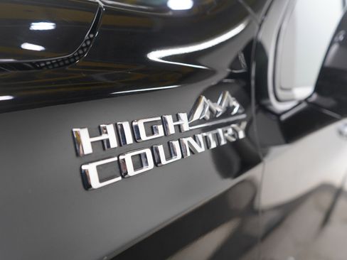 Used 2021 Chevrolet Suburban High Country w/ Premium Package image 32