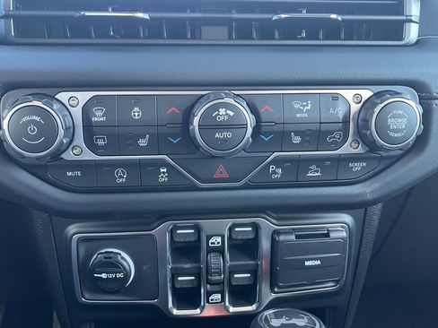 New 2026 Jeep Wrangler Unlimited Sahara AWD/4WD image 4