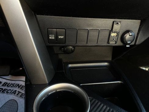 Used 2013 Toyota RAV4 XLE FWD image 19