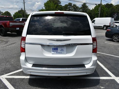Used 2014 Chrysler Town & Country Touring-L w/ Driver Convenience Group FWD image 6