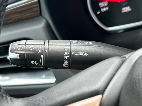 Used 2021 Chevrolet Suburban High Country RWD image 28