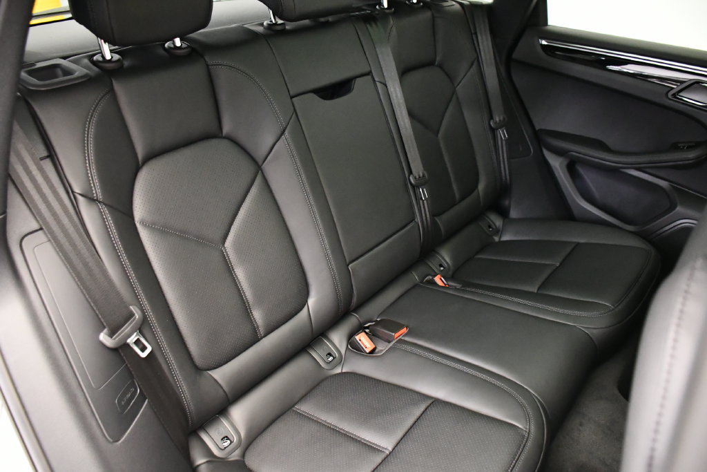 Certified 2026 Porsche Macan Turbo AWD/4WD image 55