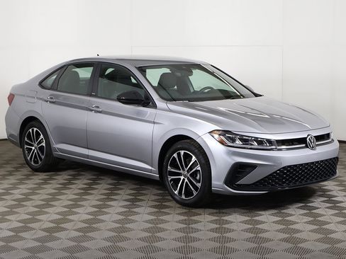 Used 2025 Volkswagen Jetta Sport image 2