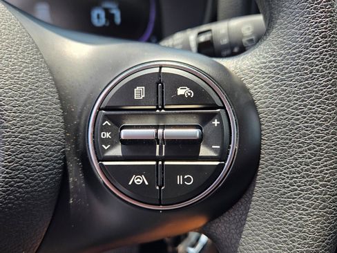 Used 2025 Kia Soul LX w/ LX Technology Package FWD image 26