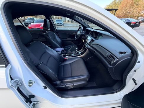 Used 2017 Honda Accord Sport image 14