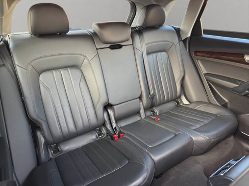 Used 2019 Audi Q5 2.0T Premium image 18