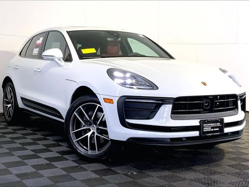 Used 2025 Porsche Macan image 9