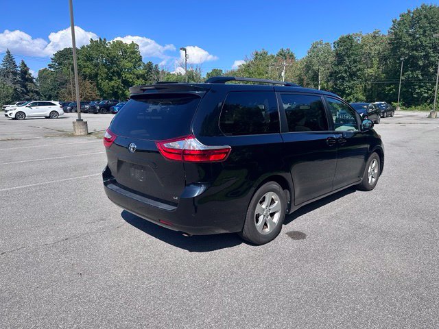 Used 2017 Toyota Sienna LE w/ Cargo Management Package FWD image 3