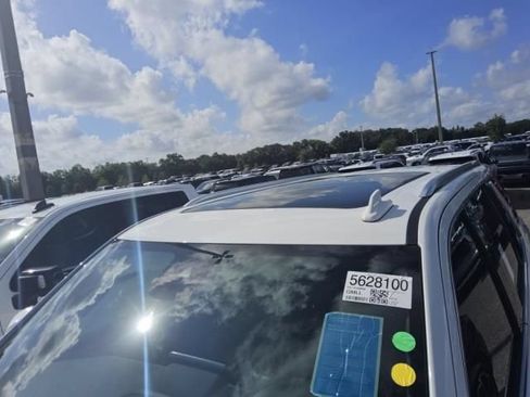 Used 2023 GMC Yukon SLT w/ SLT Premium Package RWD image 2