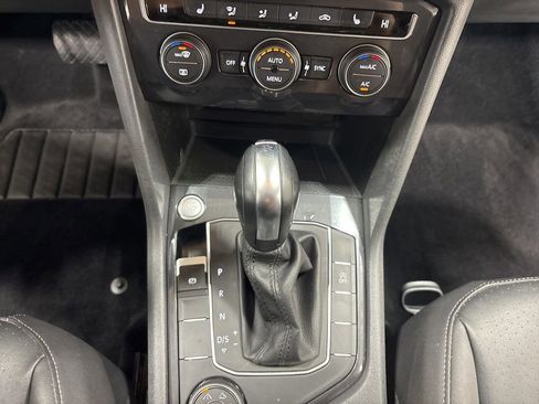 Used 2020 Volkswagen Tiguan SE image 8
