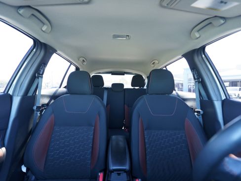 Used 2023 Nissan Kicks SR image 8