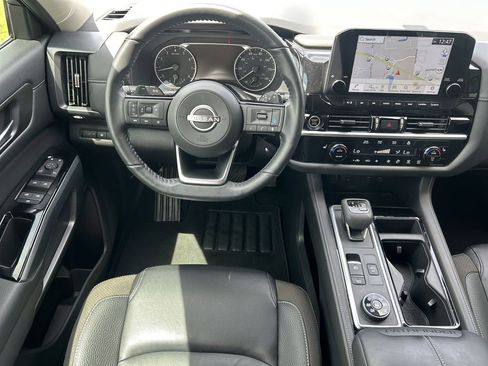 Used 2024 Nissan Pathfinder SL image 15