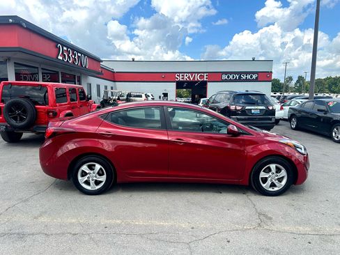 Used 2014 Hyundai Elantra SE image 2