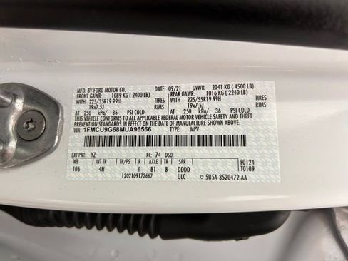 Used 2021 Ford Escape SE w/ SE Sport Appearance Package image 28