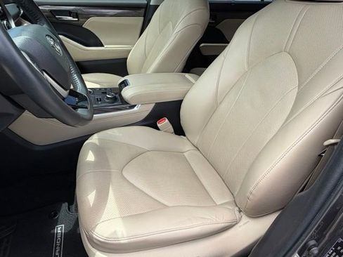 Used 2023 Toyota Highlander Limited AWD/4WD image 13