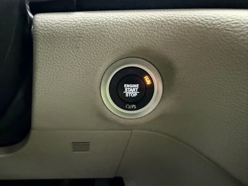 Used 2022 Chrysler Pacifica Touring-L w/ Uconnect Theater Family Group image 43