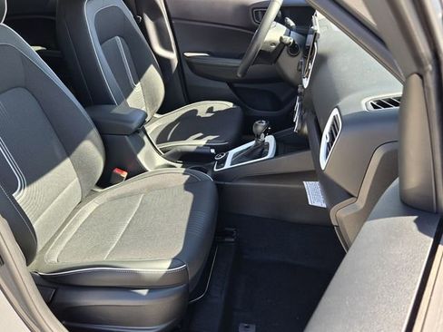 Certified 2025 Hyundai Venue Limited FWD image 15