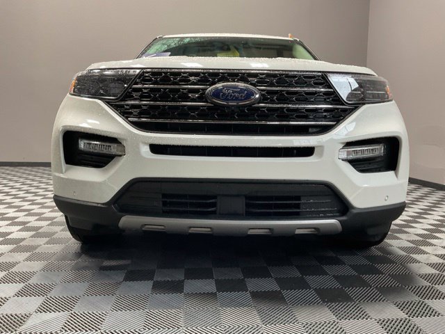 Used 2024 Ford Explorer XLT w/ Equipment Group 202A AWD/4WD image 3