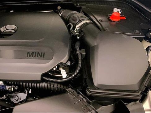 Certified 2025 MINI Cooper S image 9