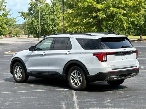 Used 2026 Ford Explorer Active w/ Active Comfort Package RWD image 4