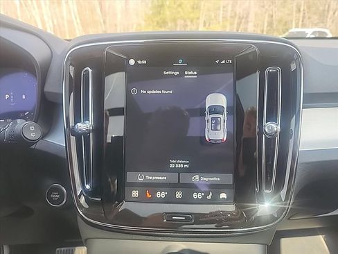 Certified 2025 Volvo XC40 B5 Core AWD/4WD image 19