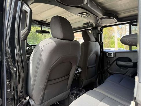 Used 2022 Jeep Wrangler Unlimited Sport AWD/4WD image 18