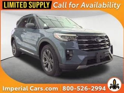 Used 2025 Ford Explorer Active w/ Active Comfort Package image 1