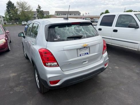 Used 2018 Chevrolet Trax LS AWD/4WD image 3