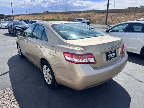 Used 2011 Toyota Camry LE FWD image 4