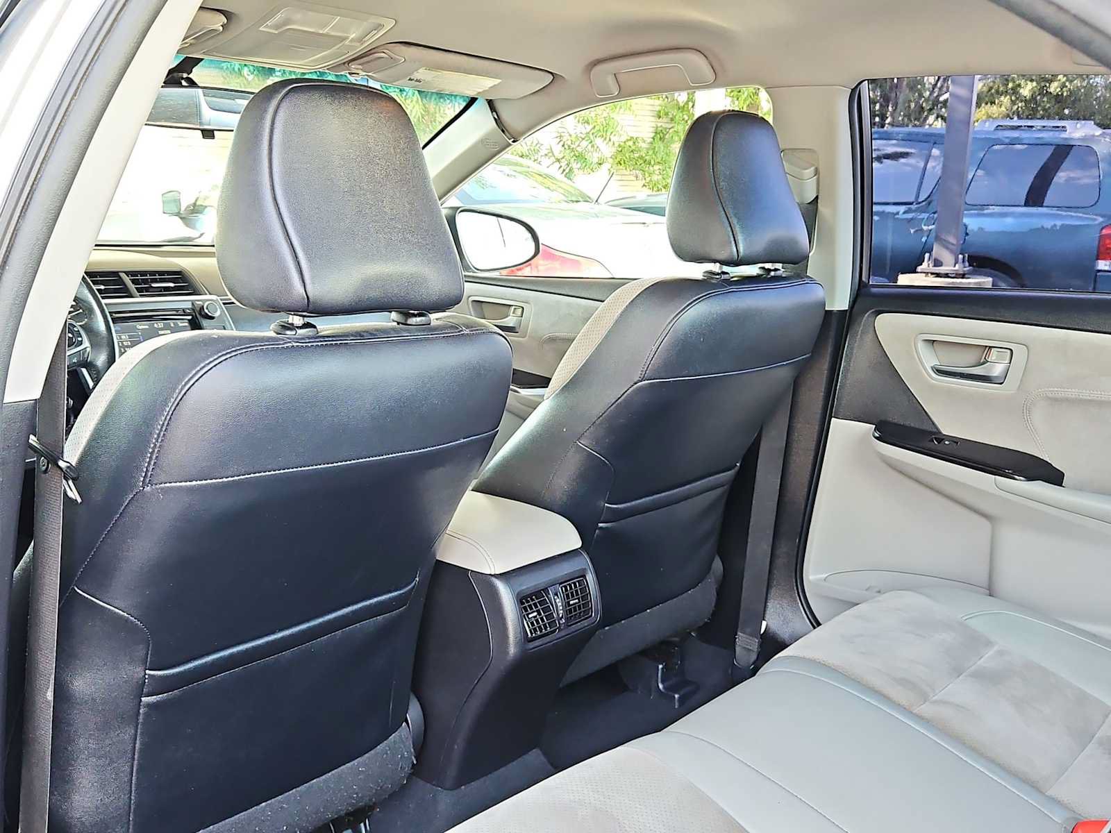 Used 2015 Toyota Camry XSE FWD image 11