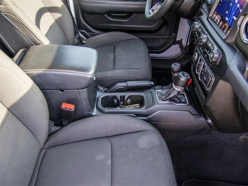 Used 2023 Jeep Gladiator Overland image 15