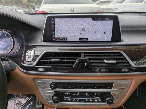 Used 2019 BMW 750i xDrive w/ Executive Package AWD/4WD image 7