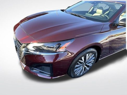 Used 2024 Nissan Altima 2.5 SV image 9