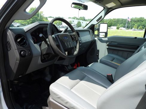 Used 2016 Ford F250 XL w/ Camper Package RWD image 16