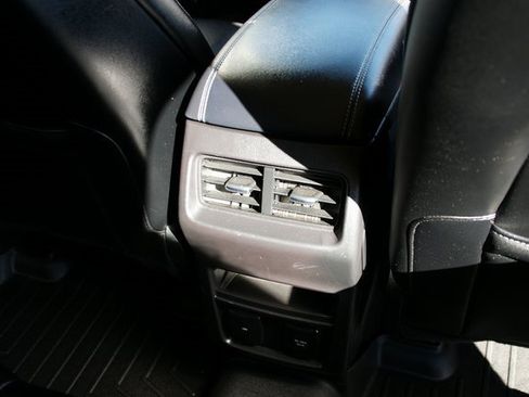 Used 2019 Ford Edge Titanium image 34