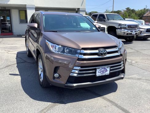 Used 2017 Toyota Highlander Limited AWD/4WD image 6