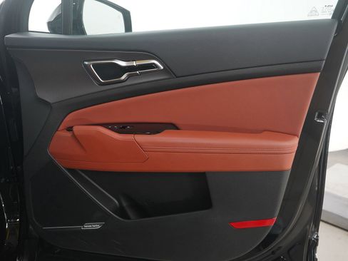 Used 2025 Kia Sportage SX image 12