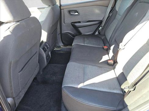 Used 2022 Nissan Rogue SV image 16