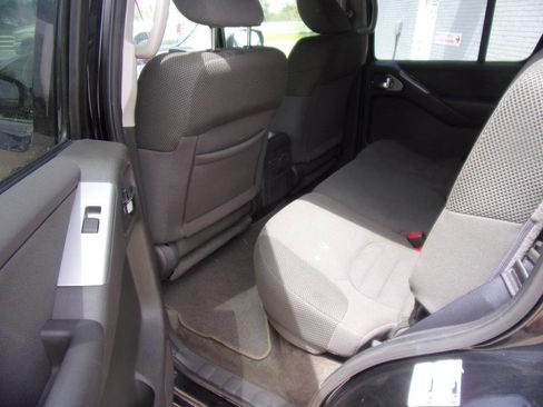 Used 2010 Nissan Pathfinder S AWD/4WD image 3