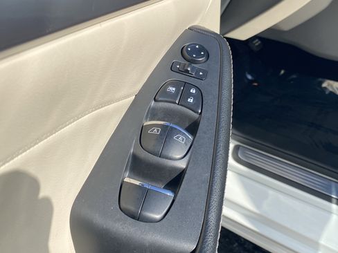 Used 2023 Nissan Maxima SV w/ Floor Mat Group FWD image 16
